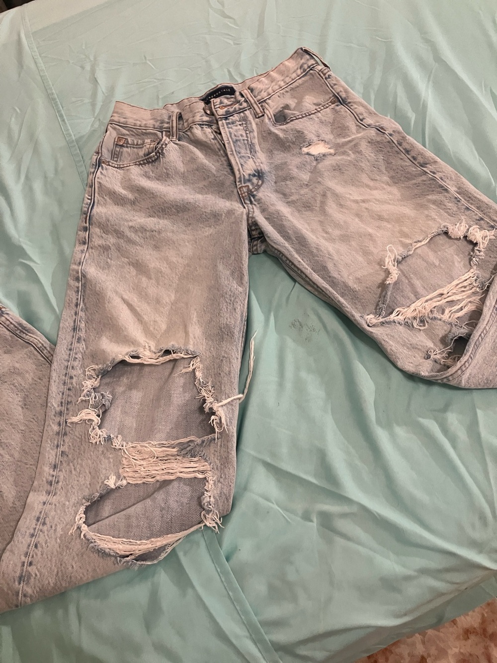 Aeropostale Light Wash Distressed Women's Relaxed Jeans
